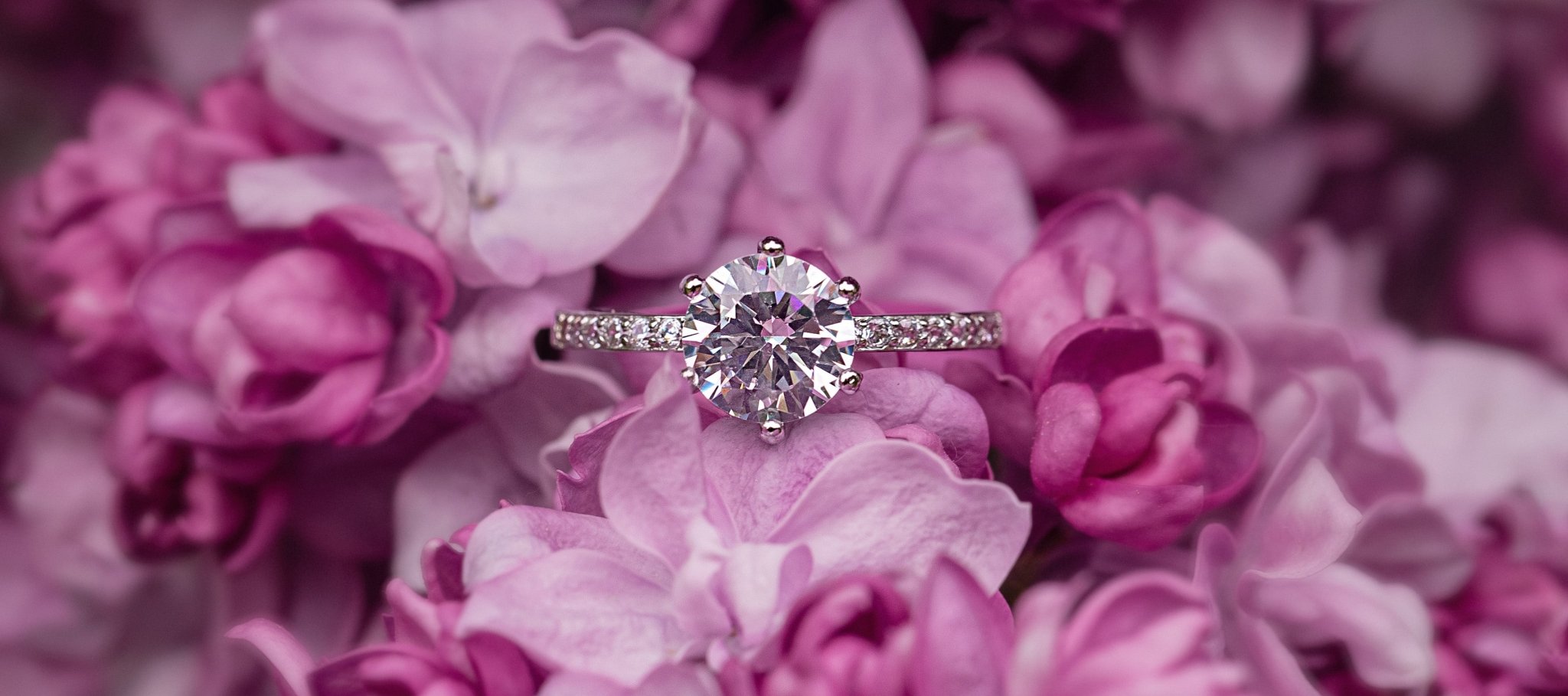 Why Choose a Moissanite Engagement Ring over a Diamond? - CRISLU